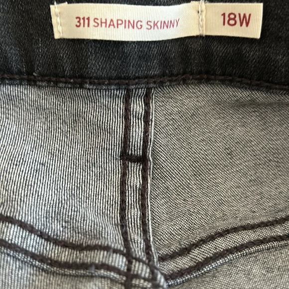 EUC Levi’s 311 Shaping Skinny Jeans - Picture 5 of 7